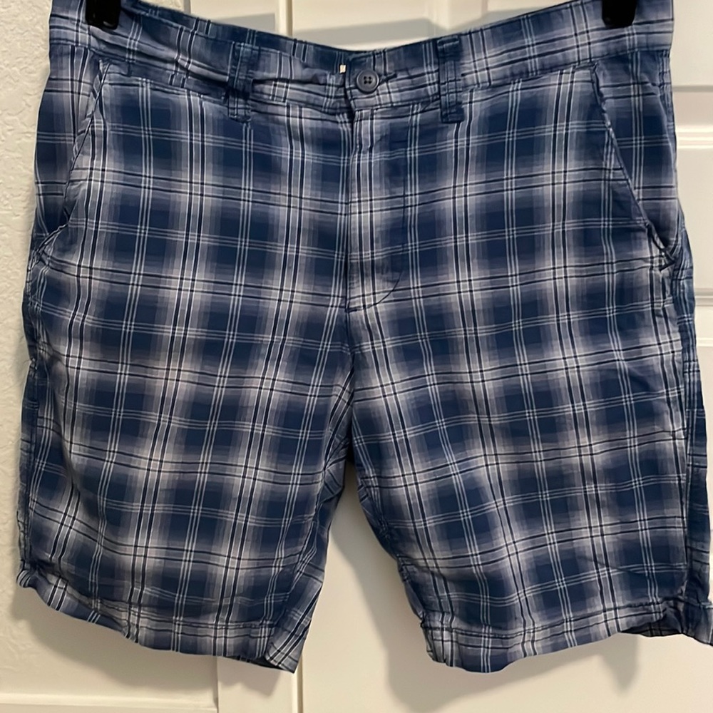Men’s plaid shorts